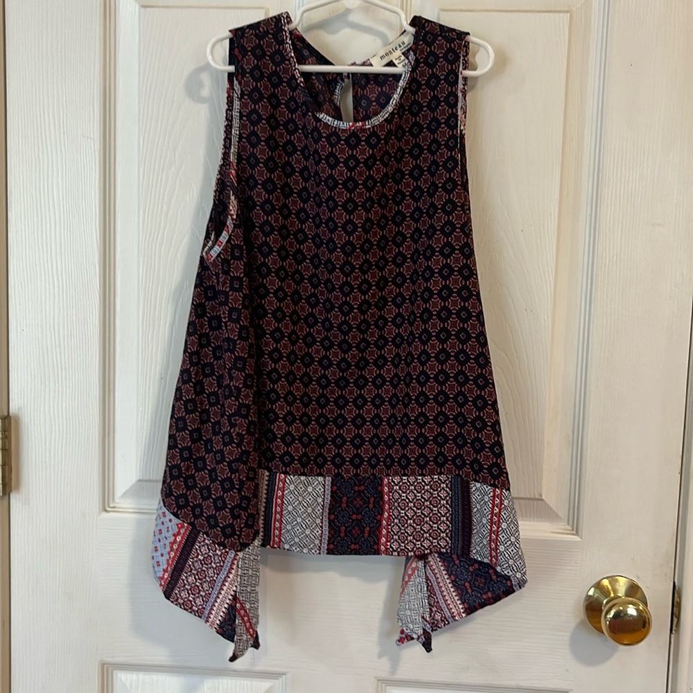 Sleeveless casual shirt